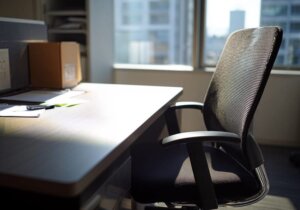 誰も座らなくなったデスク